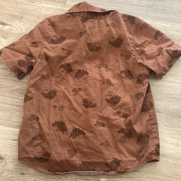 3T Brown Hedgehog Boys Short Sleeve Button Down Shirt Old Navy - Picture 2 of 5